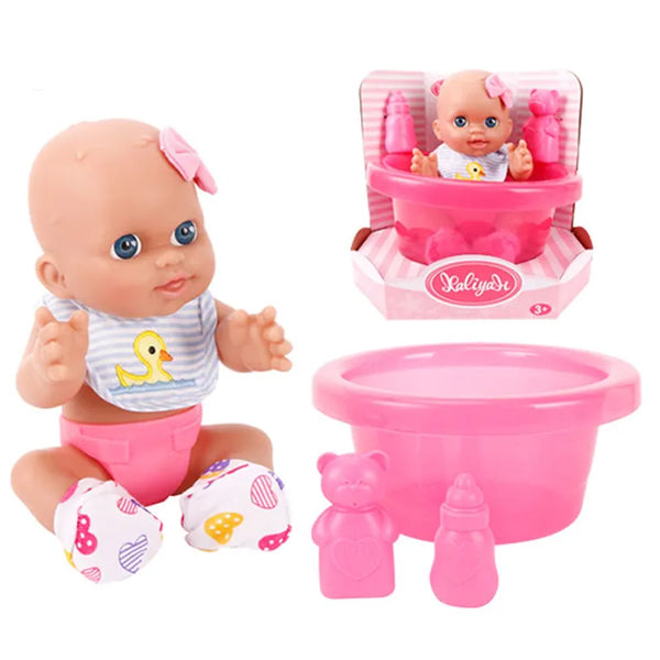 Poupée avec bassine