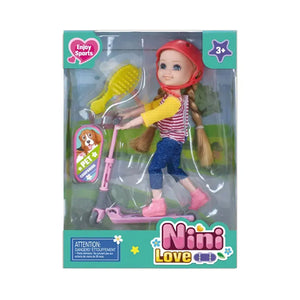 Mini poupée Nini Love sur Skate et vélo
