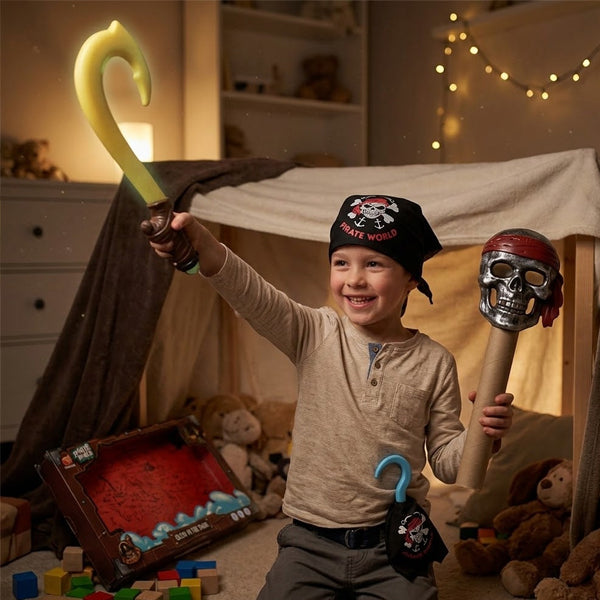 GLOW IN THE DARK PIRATE WORLD